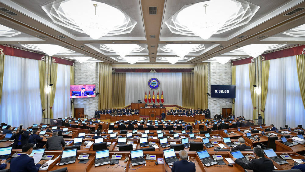 Жогорку Кенеш КР рассмотрел и принял в 3 чтениях законопроект «О внесении изменений в закон КР «О недрах» в части предоставления лицензий предприятиям с госдолей участия