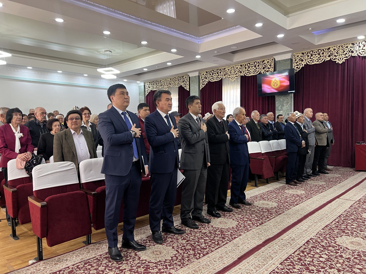 В Минприроды поздравили работников и ветеранов геологической отрасли Кыргызстана
